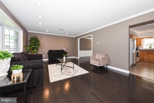 Building Photo - 127 Lark Dr