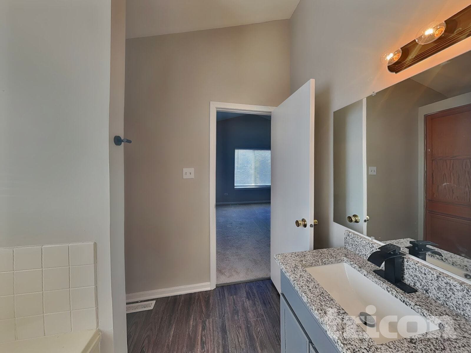 Building Photo - 2005 Alpine Way