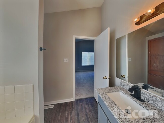 Building Photo - 2005 Alpine Way