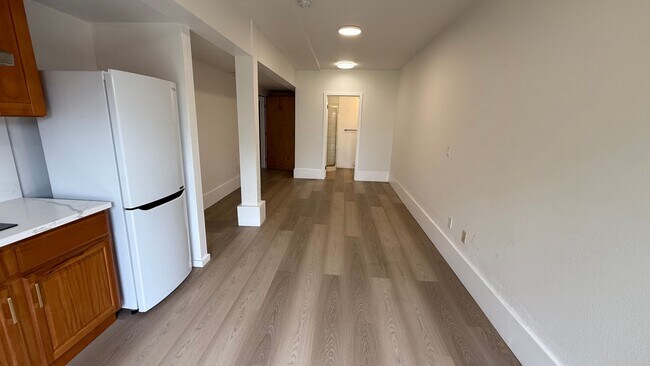 Building Photo - 1630 Oakdale Ave