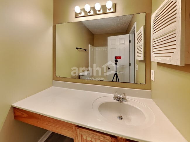 Building Photo - 5272 Gobel Dr