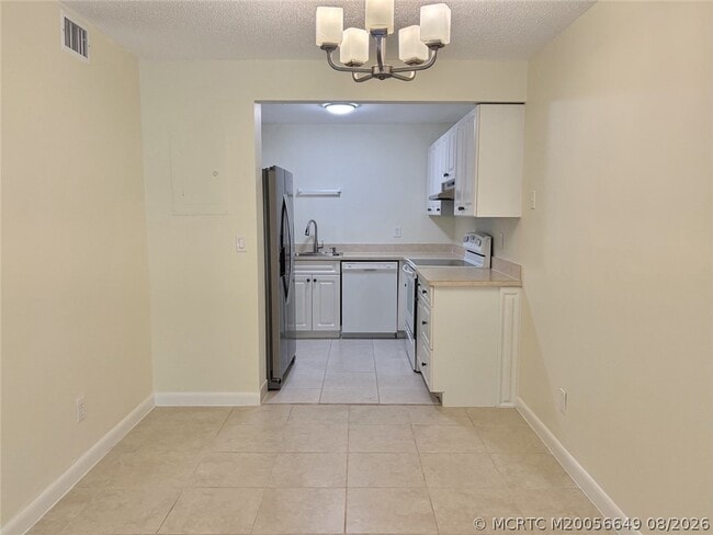 Building Photo - 2103 SE Edler Dr
