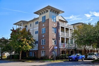 Building Photo - 8264 N View Blvd