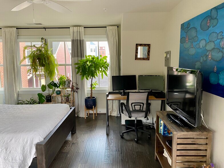 Building Photo - 2115 Main Line Blvd