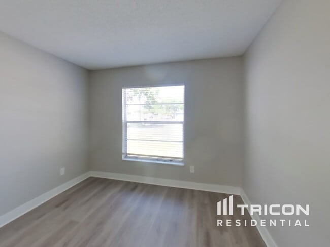 Building Photo - 1020 Red Oak Cir