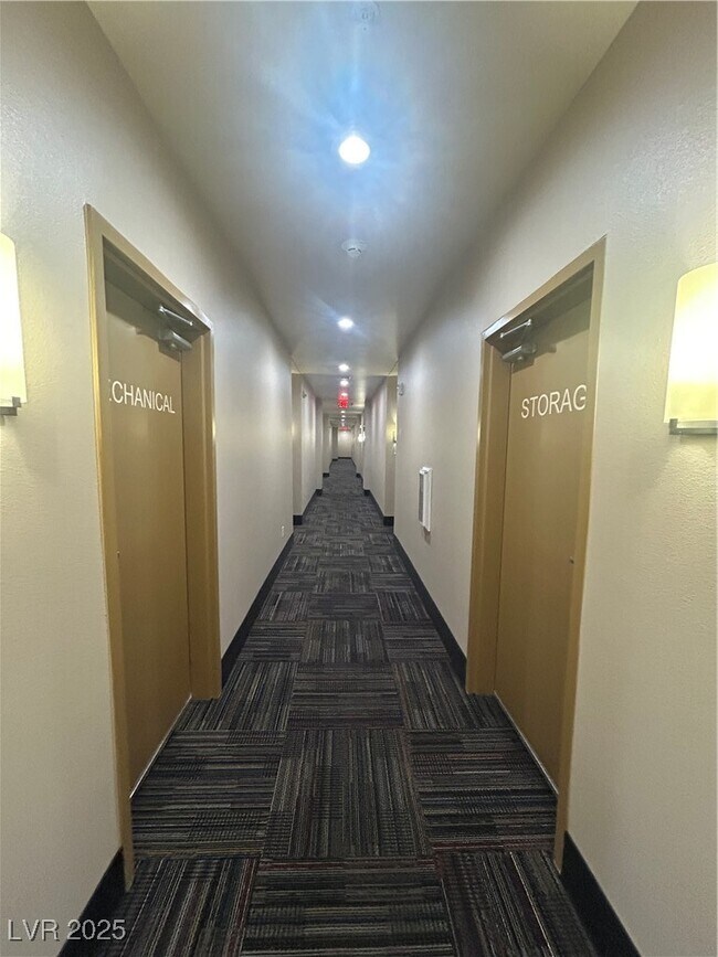 Building Photo - 67 E Agate Ave