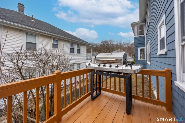 Building Photo - 87 Putnam St