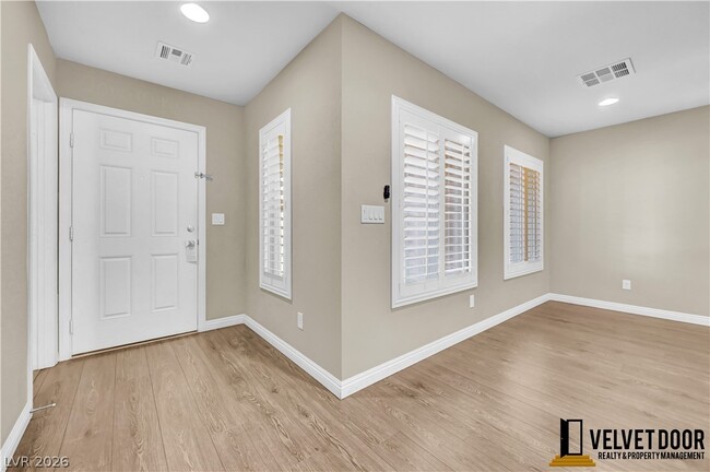 Building Photo - 3013 Camino Sereno Ave