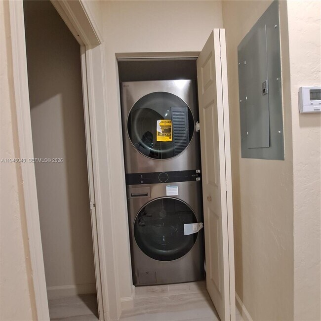 Building Photo - 5840 SW 51st St