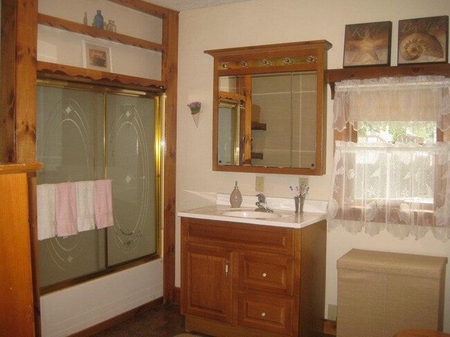 bathroom 1 - 11 Hoffman St