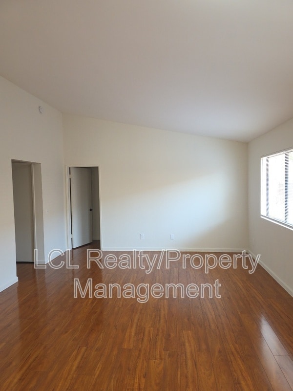 Building Photo - 28235 Encino Dr