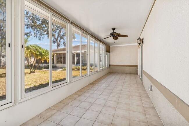 Building Photo - 2011 Villa Sites Dr