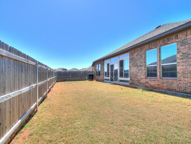 Building Photo - 18008 Jimenez Dr