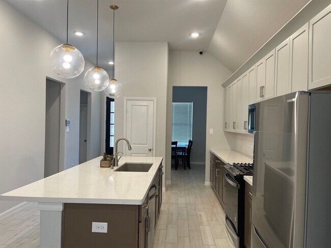 Building Photo - 12614 White Pelican Ct