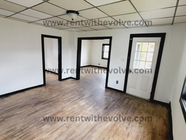 Building Photo - 203 W Race St