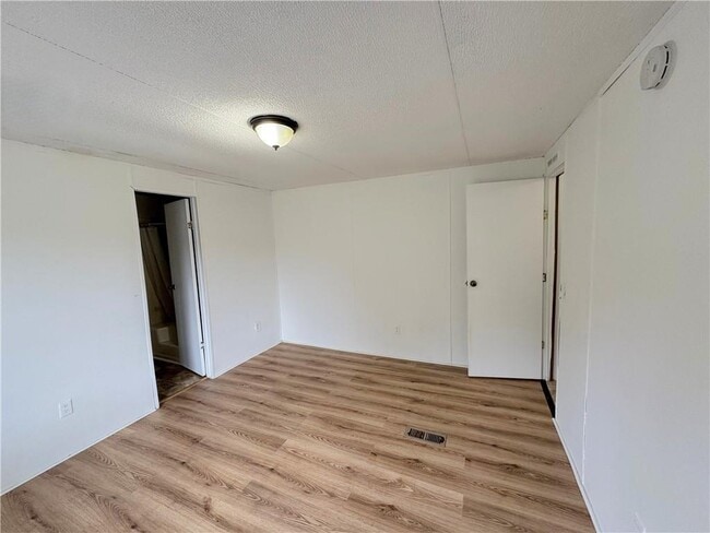 Building Photo - 1560 Grindle Bridge Rd