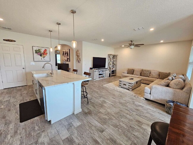 Building Photo - Relax in Rockledge