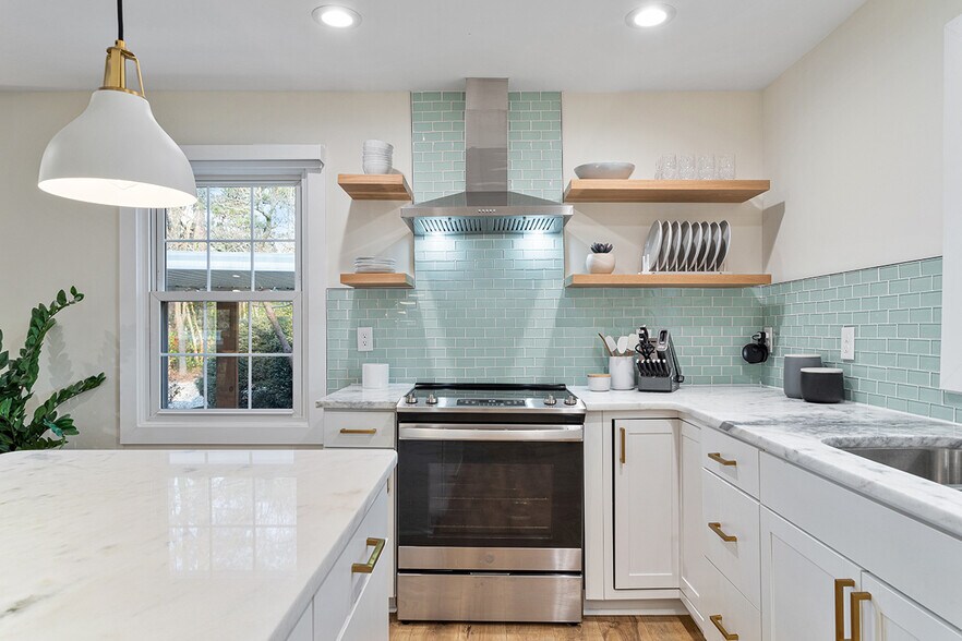 Kitchen - 4112 Saint James Church Rd