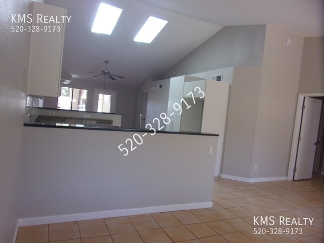 Building Photo - 3 Bedroom 2 Bath- 10048 E Desert Aire Driv...