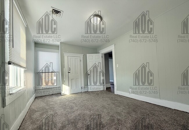 Building Photo - 1236 1/2-1236 1/2 E Locust St