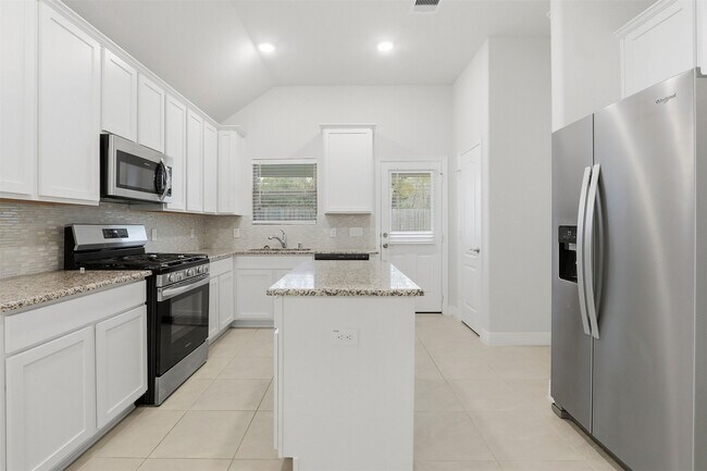 Building Photo - 40704 Guillemont Ln