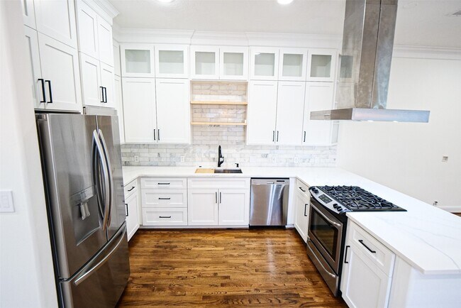 Building Photo - 6116 1/2 Hamman St