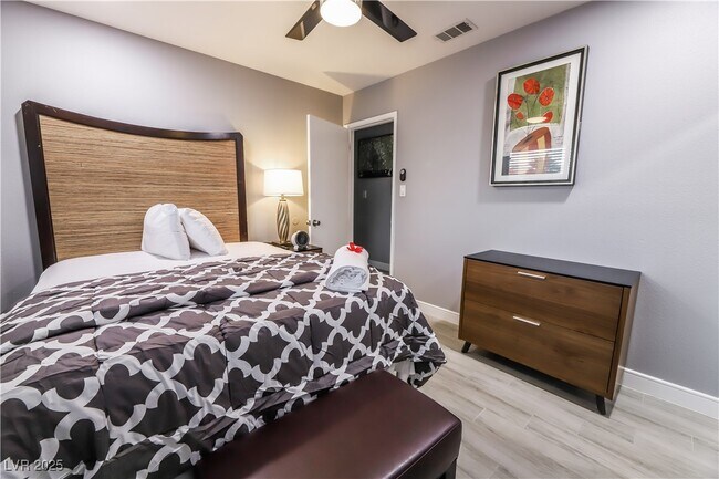 Building Photo - 5301 Opuntia St