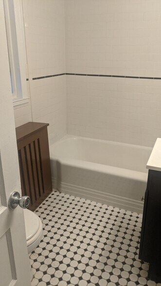 Building Photo - 14 Croton St