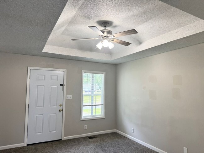 Building Photo - **Just listed**