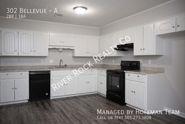Building Photo - 302 Bellevue-A