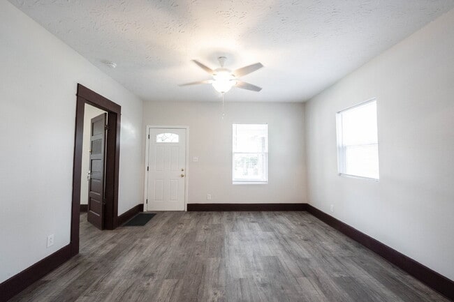 Building Photo - "Spacious 4-Bedroom Gem with 2 Full Baths ...