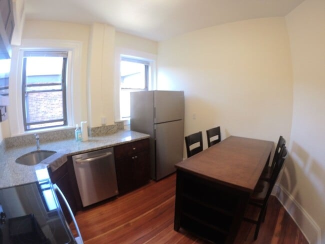 Building Photo - NO FEE!!  CENTRAL AIR!  NICELY RENOVATED BROOKLINE 2 BED AVAIL 9/1