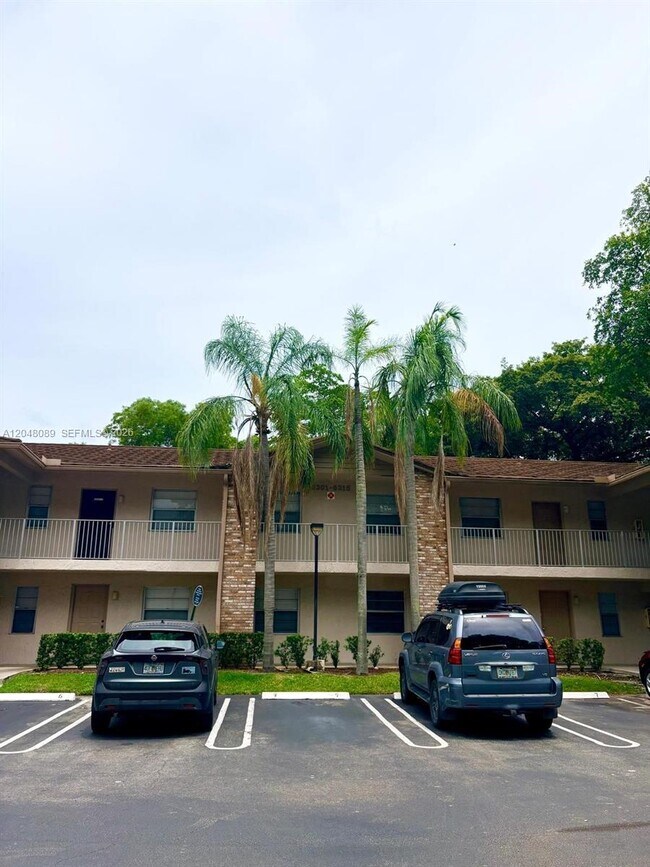 Building Photo - 8305 Royal Palm Blvd