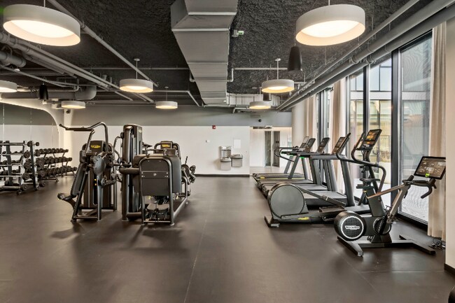 Building Photo - 527 S Damen Ave