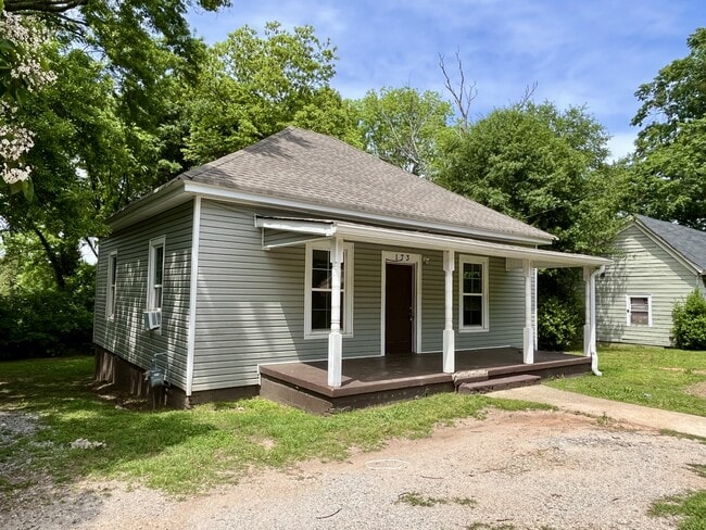 Building Photo - 173 Poplar St