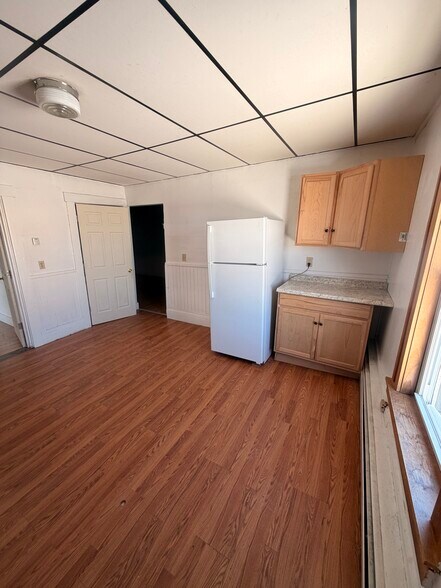 Building Photo - 113 Railroad St