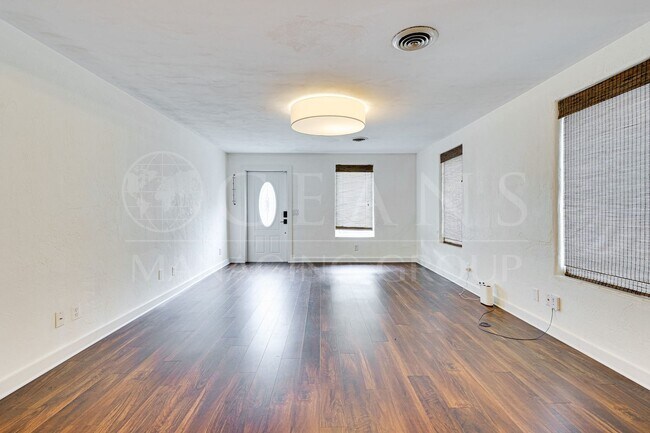 Building Photo - Historic GEM! – The First Female-Built Home in Holly Hill