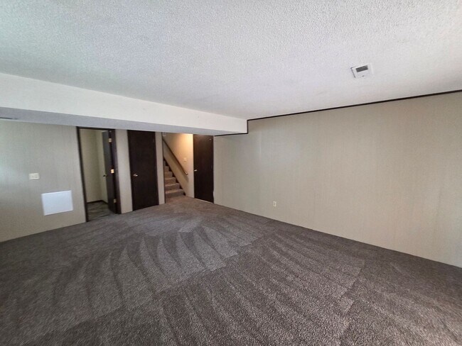 Building Photo - Gorgeous 2 Bedroom, 1.5 Bath in Independence!