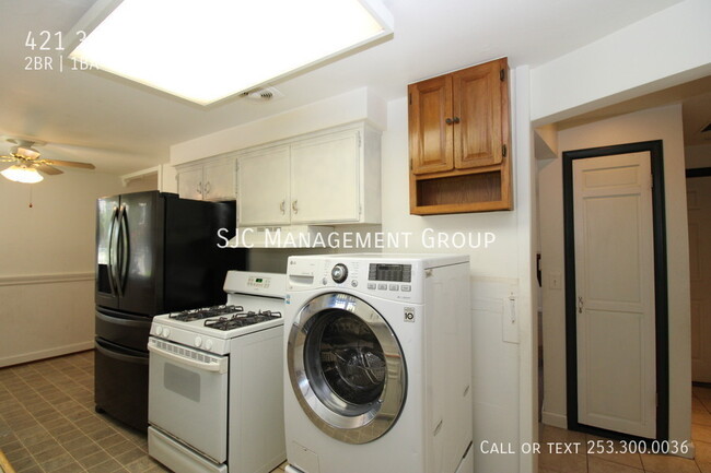 Building Photo - 421 3rd St NE