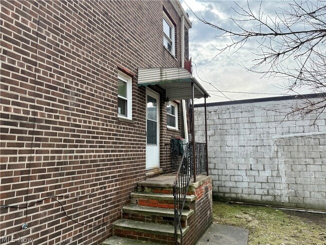 Building Photo - 4652 Warner Rd