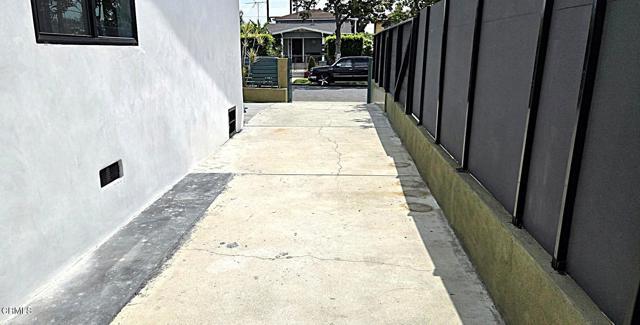 Building Photo - 1121 La Puerta St