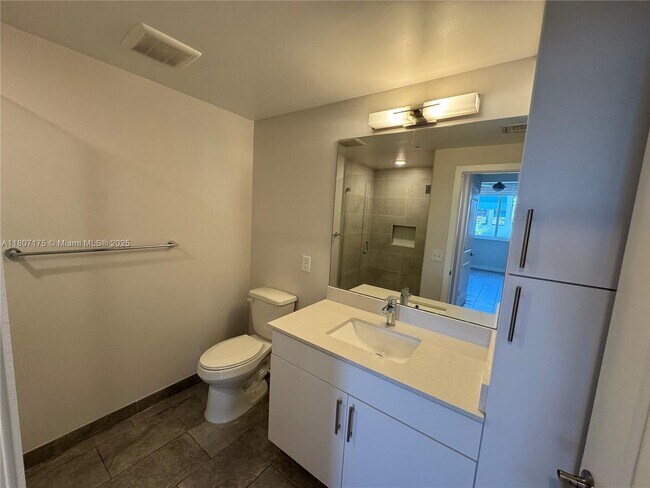 Building Photo - 2500 SW 22nd Terrace