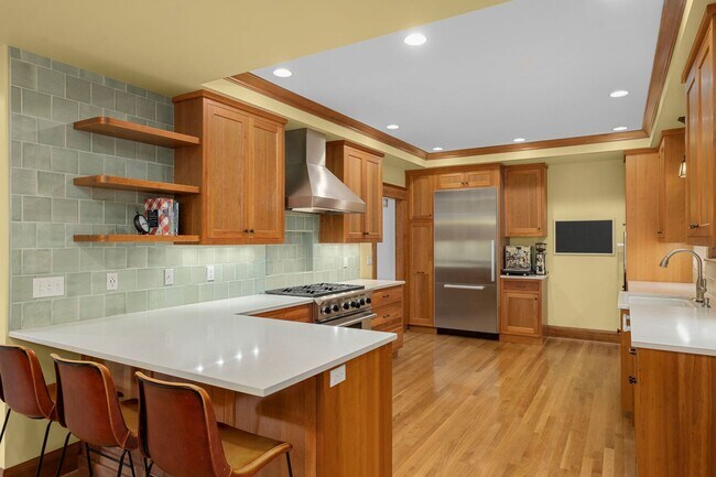 Building Photo - Beautiful 3 bedroom home in Lake Oswego!