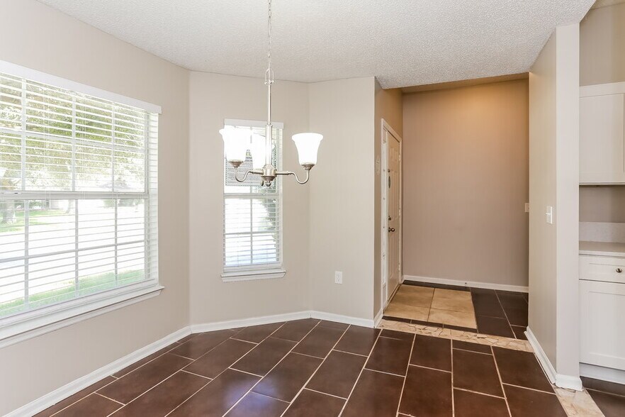 Building Photo - 536 Chancellor Dr E