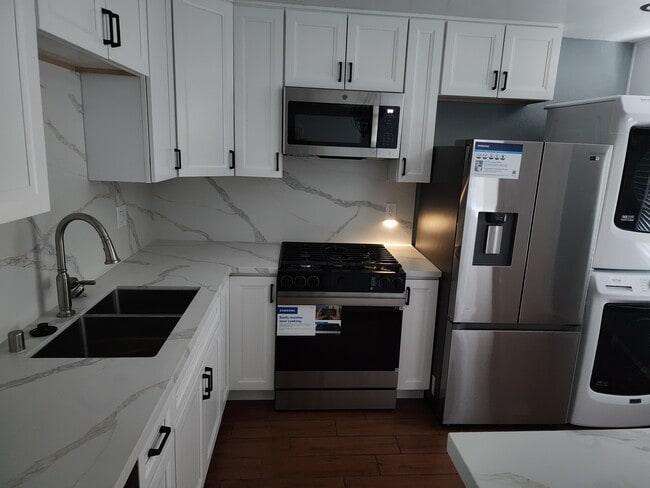 Primary Photo - 3784 Keating St