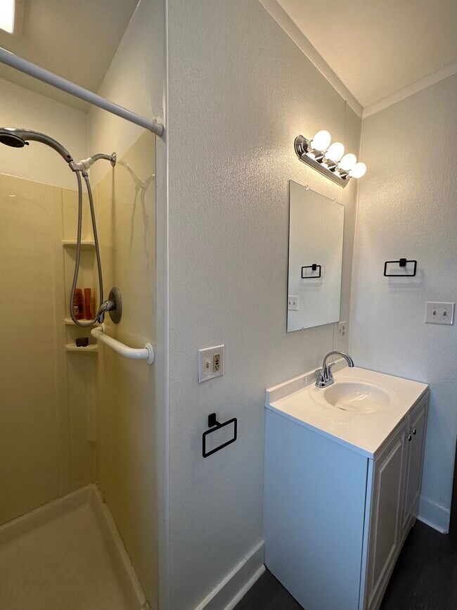 Building Photo - 239 N Stratton St