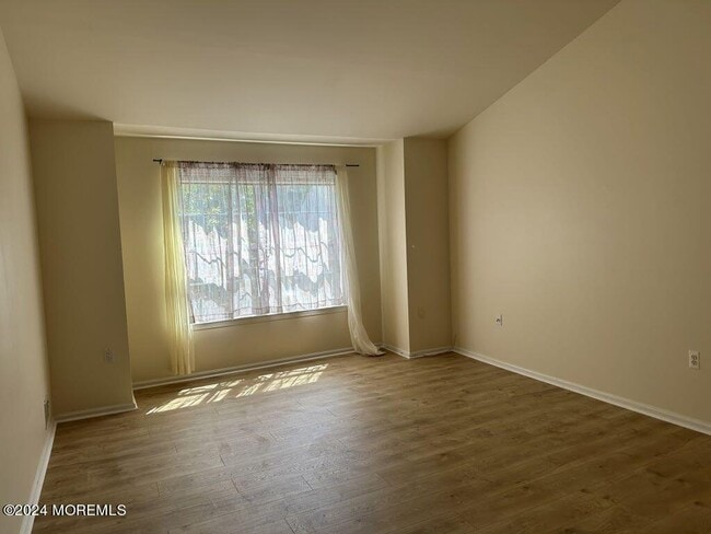 Building Photo - 6 Mulberry Ln