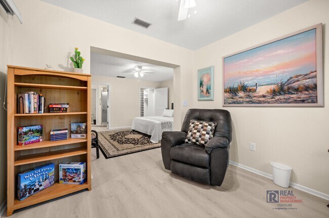 Building Photo - Charming 2BR/2BA Sarasota Retreat Near UTC - Annual Lease