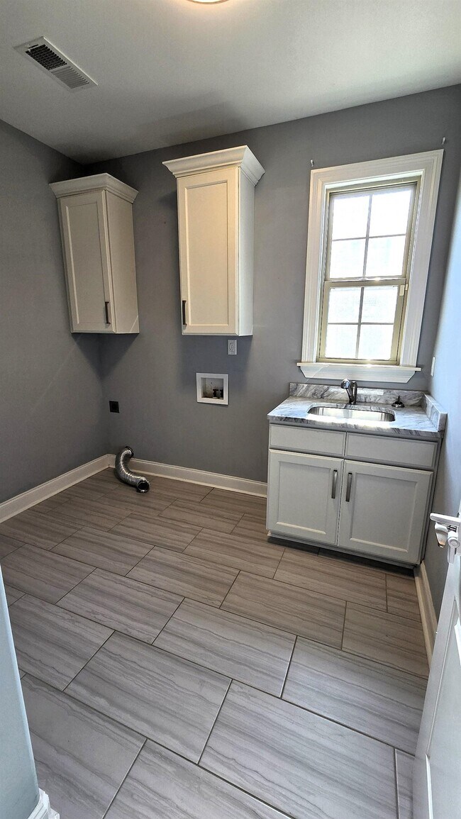Building Photo - 30 Birkdale Dr