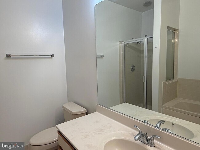 Building Photo - 5911 Barbados Pl